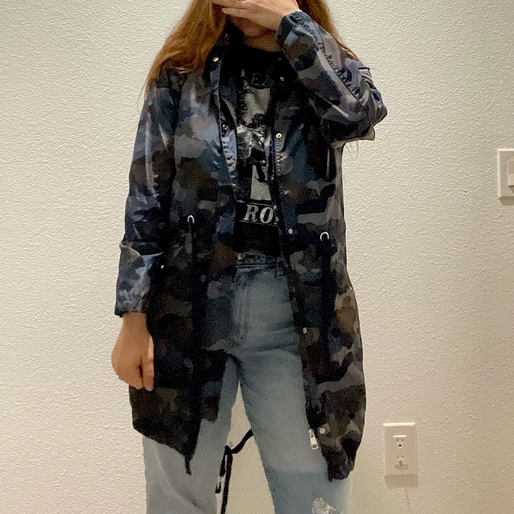 Blue camo rain coat ☔️